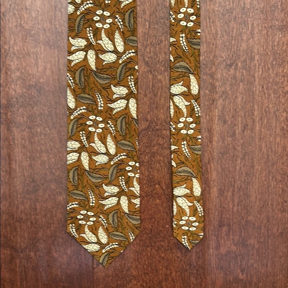 Joseph Abboud Autumnal Floral Tie in Brown and Cream, 100% Silk, Made in Italy - Picture 4 of 11